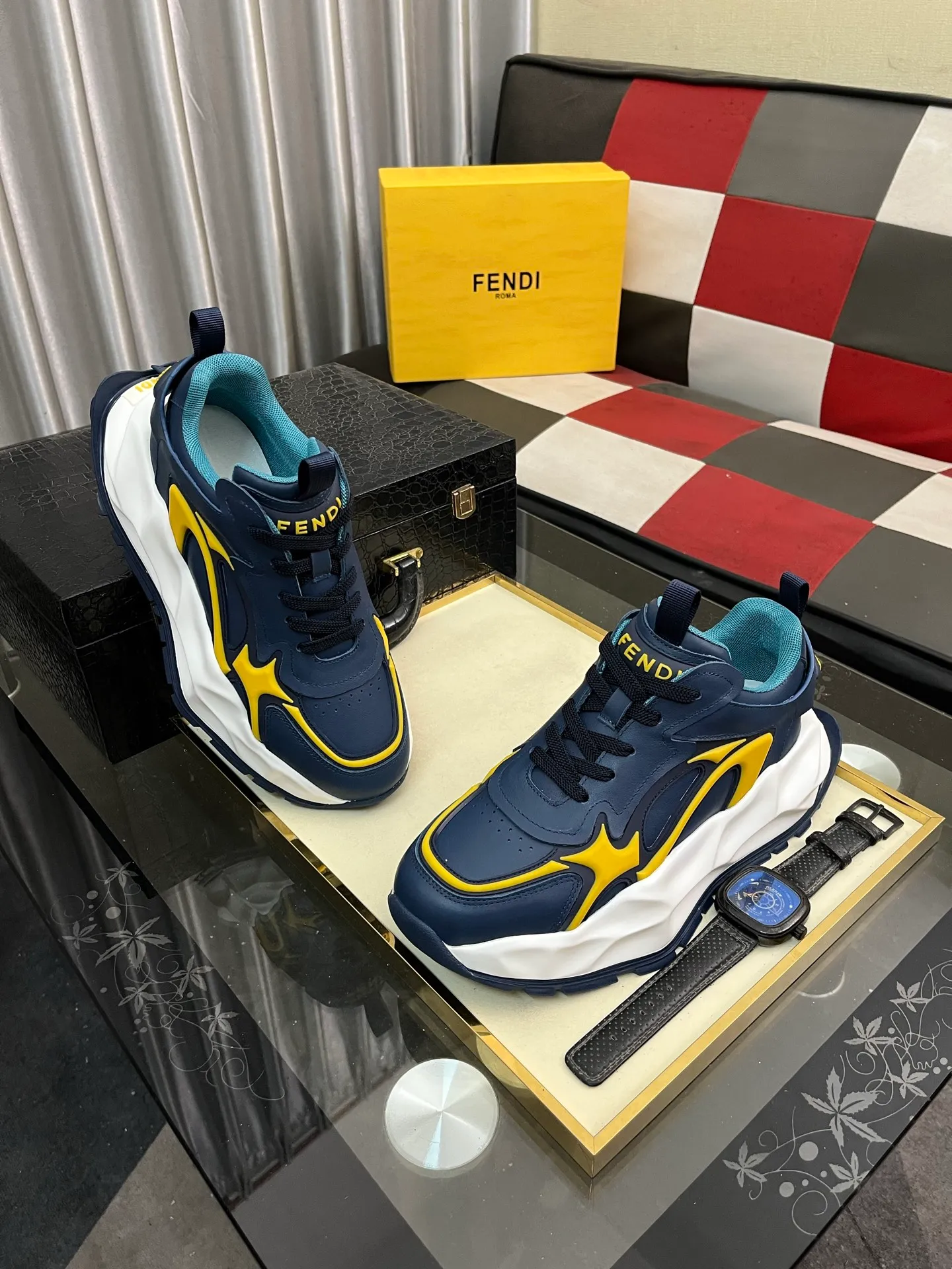 Men's Men's Shoes💰580⌚️⌚️[fendi] Fendi's classic and comfortable men's, this complex sneaker is made of soft calfskin➕genuine leather lining➕original ultra-light rubber material with rough outsole. This unique light style is suitable for the casual and refined sensibility of this season. It is comfortable and natural on the feet. It is an everyday style for casual travel in autumn and winter! 38-446️⃣colors available
